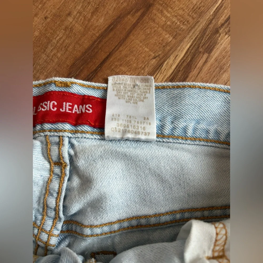Vintage Y2K Levi’s Classic Fit Denim Shorts Womens size 12 - Picture 6 of 9